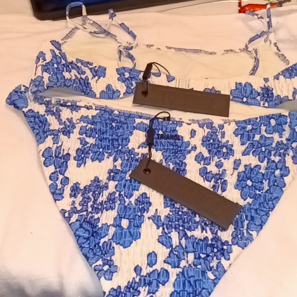 Triangl - Picture 2 of 2